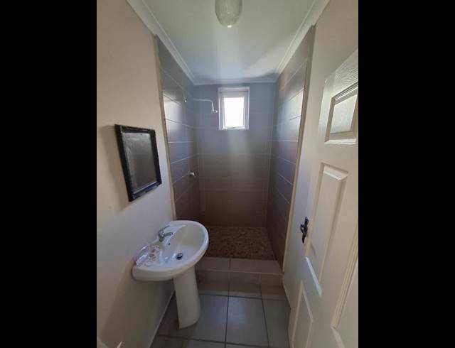 1 BEDROOM PROPERTY TO RENT IN OVERPORT